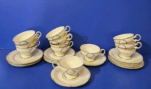 12 Castleton China Empire Teetasse & 11 Untertassen mit Fuß blauer Kranz Goldrand - Bild 1 von 7
