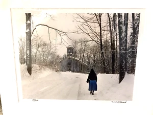 Fotografía Dick Brown Mujer Amish e Iglesia en Invierno Firmada Edición Limitada - Imagen 1 de 8