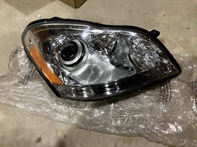 Conjunto de faros TYC 20-9381-00-9 02-05 Mercedes Clase GL Foto 1 de 3