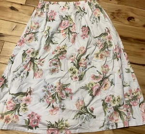 women’s white skirt large . floral design , brand is Liz&Co - Picture 1 of 3