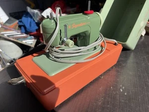 Vintage 1970s toy sewing machine Montgomery Ward Signature Junior - Picture 1 of 7