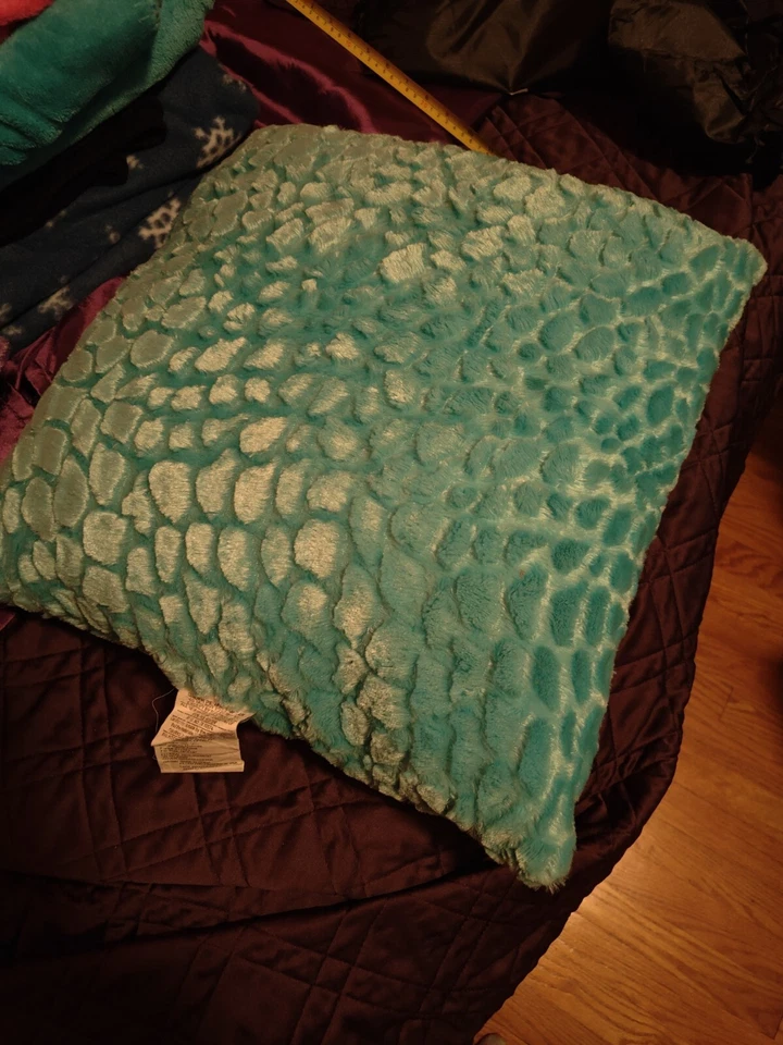 Подушка Aqua 18 дюймов x 18 дюймов - Изображение 1 из 1