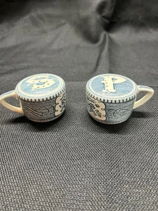 Royal China 'Currier & Ives' Blue Salt & Pepper Shaker Set 1 5/8" Tall - Picture 1 of 16