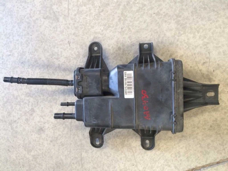 07 Saturn VUE OEM 3.5L 75k VASILHA DE VAPOR DE COMBUSTÍVEL USADA - Imagem 1 de 4