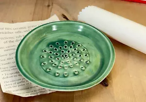 Handwerk Steinzeug Keramik Reibe Schale, Reibe mit Papieren und Knoblauchschäler - Bild 1 von 6