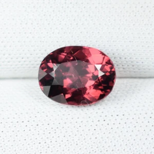 2.97Cts Best Luster Reddish Pink Natural Rhodolite Garnet - Oval Cut..!!! - Picture 1 of 2