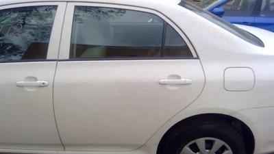 Used Rear Left Door Assembly Rear Side fits: 2010 Toyota Corolla L. electric win Foto 1 de 4