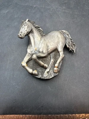 Hebilla de cinturón vintage Bergamont Brassworks peltre galopante pony caballo Foto 1 de 4