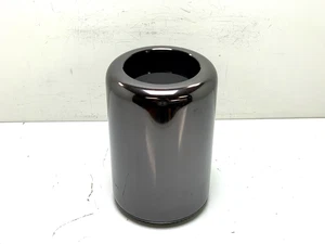 Apple Mac Pro 6,1 2013 | Xeon E5-1650 v2 | 32GB RAM | 512GB SSD | READ - Picture 1 of 3