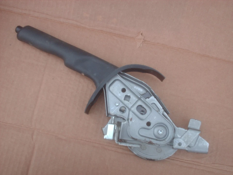 Nissan Pathfinder 2000 palanca de freno de mano de estacionamiento 99 00 stock usado OEM gris Foto 1 de 1