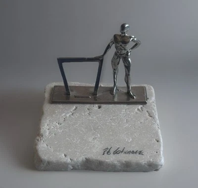 Figura Artista MCM Roberto Gutiérrez Titan Columbia Foto 1 de 4