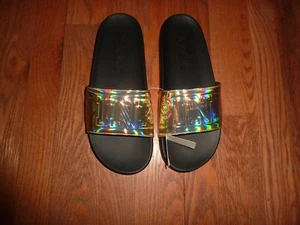 VICTORIAS SECRET PINK NEWEST "PINK" IRRIDESCENT GOLD SLIDES /FLIP FLOPS NWT - Picture 1 of 3