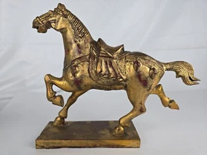 Holzpferd goldene und kastanienbraune Distressed-Statue auf Sockel - Bild 1 von 8