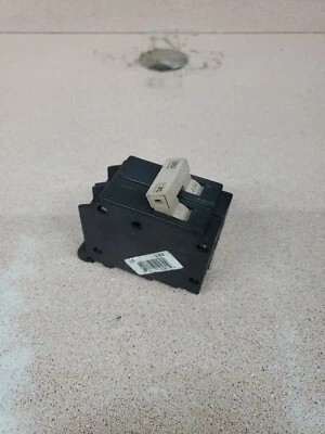 Disyuntor Cutler Hammer CH CH230 2 polos 30 amperios 120/240 V PIE PLÁSTICO Foto 1 de 3