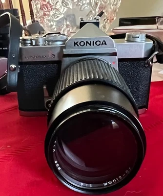 Konica Autoreflex T3 con accesorio de lente larga - Limpio - ¡Buen estado! Foto 1 de 4