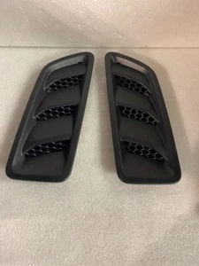 2018-2025 Jeep Wrangler / Gladiator Hood Air Inlet Bezels Left/Right OE - Picture 1 of 3