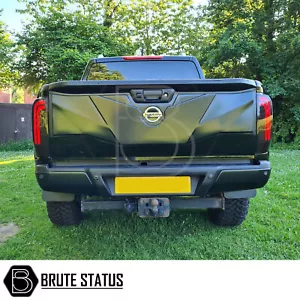 LED Tail Lights for Nissan Navara NP300 Smoked Tail Lamp D23 2015+ - Afbeelding 1 van 11