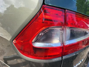 Ford Galaxy Zetec 2014 2L diésel TDCI 5 puertas MPV pasajero trasero luz trasera exterior - Imagen 1 de 2