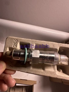 1PCS NEW SICK 6077490 Industrial Sensor, G1/2 port, s/n 72910137 - Picture 1 of 3