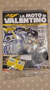 La moto di Valentino Rossi YZR M1 1:4 10° uscita DeAgostini - Foto 1 di 1