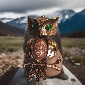 vintage owl pin brooch with green rhinestone eyes Great Jewelry - Picture 1 of 8