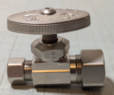 Válvula recta BrassCraft 1/2" entrada completa x 3/8" salida completa níquel satinado Foto 1 de 3