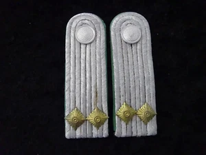 Original DDR Dienstgrad Leutnant Offizier Volkspolizei MdI Polizei NVA grün - Picture 1 of 4