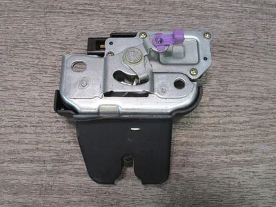 Atuador de trava de trava de porta-malas traseiro 98-00 LEXUS JZS160L GS400 GS300 FABRICANTE DE EQUIPAMENTO ORIGINAL - Imagem 1 de 4