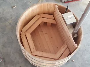 Holzbadezuber mit Innenofen für 6-8 Pers. Badetonne Badefass Rund Handgefertigt - Bild 1 von 10