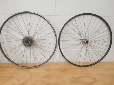 Juego de ruedas Matrix Titan 700C, tratadas térmicamente. Engranajes Suntour Via, bujes Sansin. Foto 1 de 4