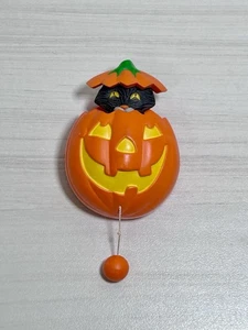 Vintage 1983 Halloween Hallmark Wind QUp PUMPKIN w/POP UP BLACK CAT Pin Brooch - Picture 1 of 12