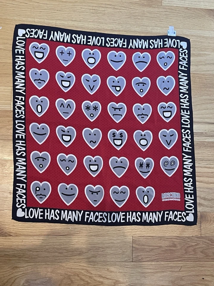 Bufanda de seda Moschino vintage Love tiene muchas caras patrón de corazón rara Foto 1 de 2