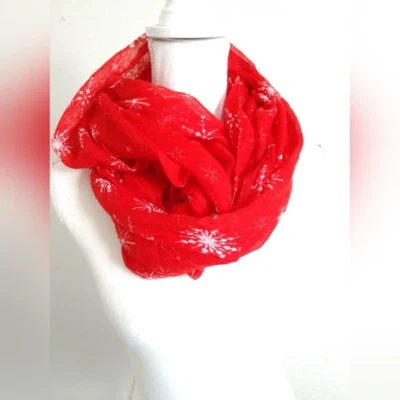 Colección Dieciocho Rojo Blanco Copo de Nieve Infinito Moda Bufanda con Brillo Foto 1 de 4