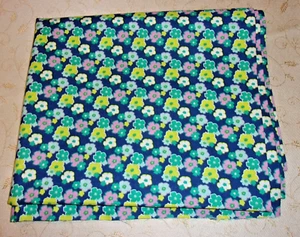 Bunter Stoff mit Blumenmuster - Sommer - 72x44 - Bild 1 von 1