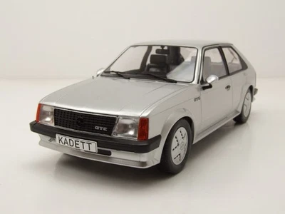 Opel Kadett D GTE 1983 silber Modellauto 1:18 MCG - Bild 1 von 4