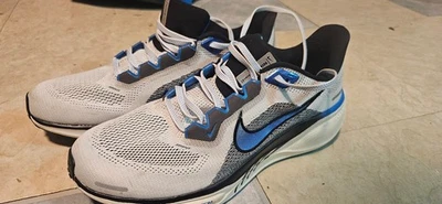 Nike Vomero 16 Para hombres 9.5 Zapatos para Correr 'Bill Bowerman' Blanco/Azul  Foto 1 de 4