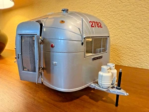 Motor City Classics Airstream Trailer 2002 Diecast Scale 1/18 Model Certificate - Bild 1 von 10