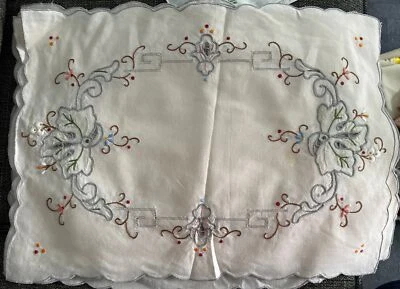 复古扇贝亚麻桌布 10 件刺绣可爱 ❤️ — 第 1/4 张图片