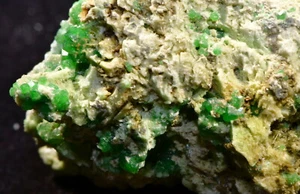 7 X 3.5 X 5 CM RARE GREEN GROSSULAR + DIOPSIDE! JEFFREY MINE, QUEBEC, CANADA - Picture 1 of 5