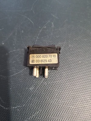 Interruptor de control de antena de alimentación Mercedes Benz W123 240D 1981 0008207010 Foto 1 de 4
