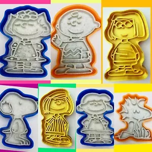 set 7 tagliabiscotti Snoopy Charlie Brown di arachidi - Foto 1 di 19
