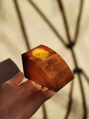 Candelabro de madera ecológica HECHO A MANO GRATIS PERSONALIZADO tipo grabado luz de té Foto 1 de 4
