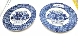 2 Vintage Chinesische Keramik Speiseteller Blau Weiß Blumenmuster Motiv Korb - Bild 1 von 8