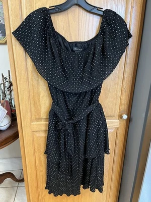 White House Black Market Pequeno Plissado Tierd Gravata Cintura Flutuante, Tamanho Pequeno  - Imagem 1 de 4