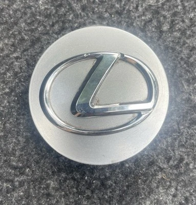 OEM Lexus ES300 IS300 IS250 IS350 Wheel Center Hubcap OEM Silver Chrome - Image 1 of 4