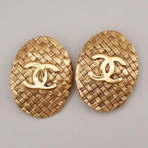 CHANEL CC Logo Oval Button Earrings 29 Clip-On Gold GHW France Vintage 83RL104 - Picture 1 of 8
