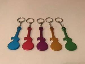 GUITAR BOTTLE OPENER KEYRING 1 SUIT MUSICIAN NOVELTY GIFT FREE UK POST KEY RING - Foto 1 di 5