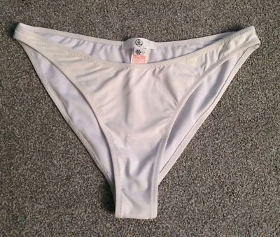 Calça de biquíni Missguided perna super alta tamanho UK8. - Imagem 1 de 4