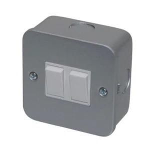 VAT INC - SMJ PPMCLS2G LIGHT SWITCH 2GANG 2WAY 10AX METAL CLAD (118) - Picture 1 of 4