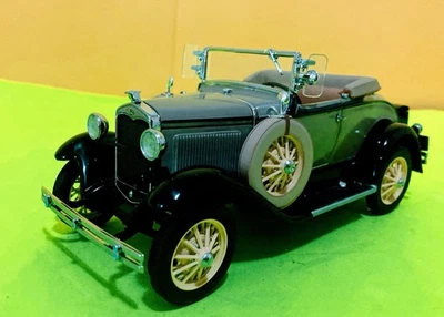 Coche modelo fundido a presión Danbury 1927 Stutz Black Hawk como nuevo 1/24 en caja y espuma Foto 1 de 4